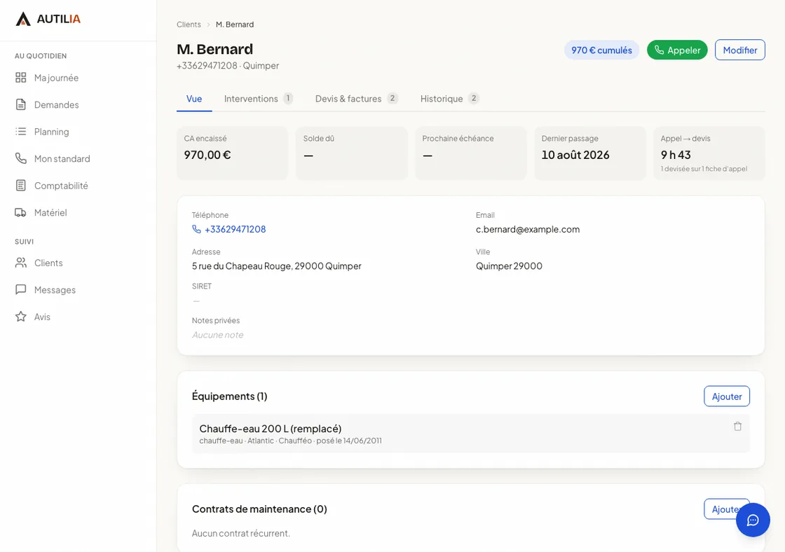 Fiche client : 970 € encaissés, le chauffe-eau ajouté au parc d’équipements, et le délai mesuré entre l’appel et le devis.